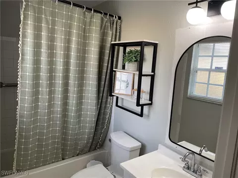 Bath - 4023 E Sunflower Cir, Labelle, FL 33935 photo 1 of 2