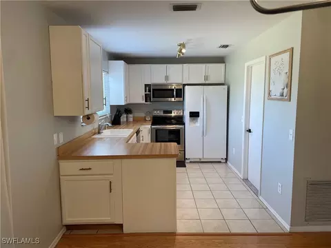 Kitchen - 4023 E Sunflower Cir, Labelle, FL 33935 photo 1 of 2
