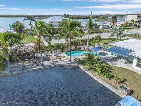 2669 Bridgeview St S, Matlacha, FL 33993