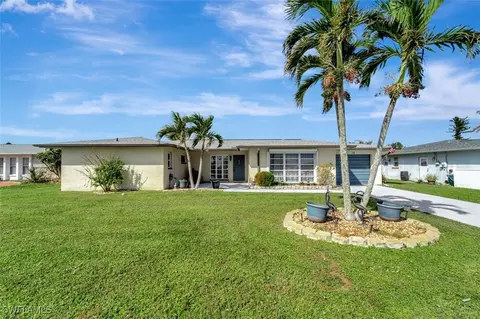 12 Golfview Rd, Rotonda West, FL 33947