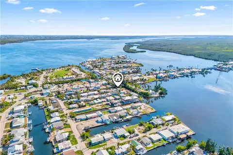 2655 Pine St, Matlacha, FL 33993