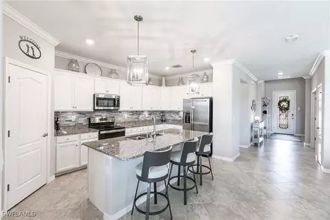 16016 Palmetto Prairie Dr, Alva, FL 33920