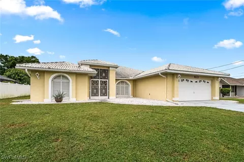 3918 SE 9th Ct, Cape Coral, FL 33904