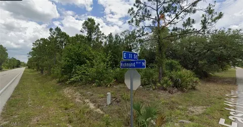 401 E 11th St, Lehigh Acres, FL 33972 photo 2