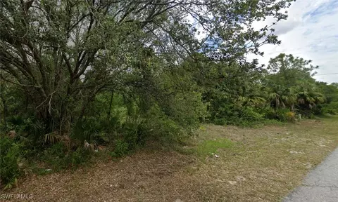403 E 11th St, Lehigh Acres, FL 33972 photo 2