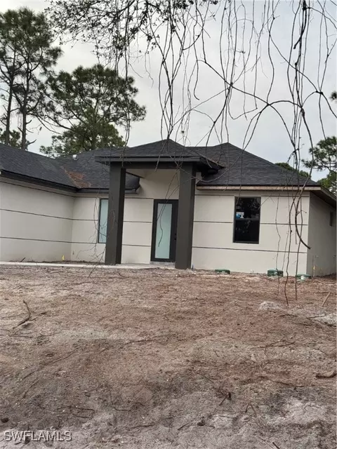 823 Clow St E, Lehigh Acres, FL 33974