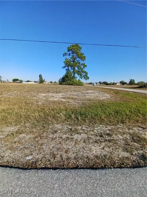 527 NW 15th Ter, Cape Coral, FL 33993
