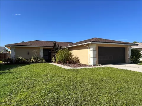 9715 Foxglove Cir, Fort Myers, FL 33919