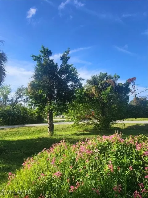 8305 Mcdaniel Dr, North Fort Myers, FL 33917