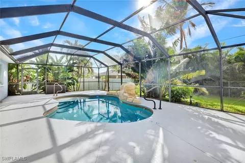 900 SW 28th Ter, Cape Coral, FL 33914