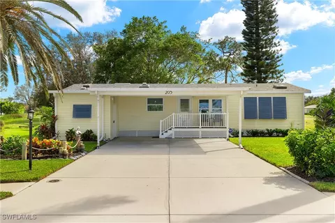 205 Belle Isle Ct, Naples, FL 34112