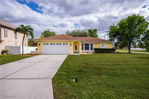1621 SE 8th Pl, Cape Coral, FL 33990