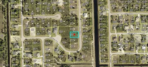 372 Chalet Ave S, Lehigh Acres, FL 33974