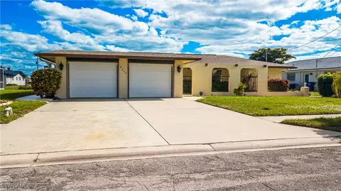 4554 Vinewood Cir, North Fort Myers, FL 33903