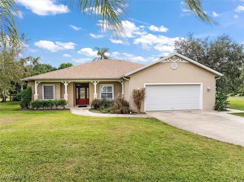 495 Holly Ave, Labelle, FL 33935 photo 2