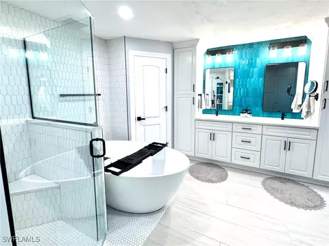 233 Pinehurst Cir, Naples, FL 34113