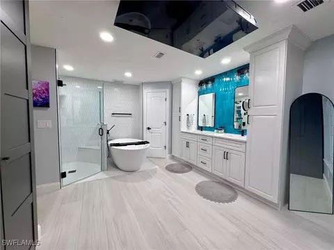 Bath - 233 Pinehurst Cir, Naples, FL 34113 photo 4 of 5