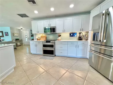 Kitchen - 233 Pinehurst Cir, Naples, FL 34113 photo 4 of 6