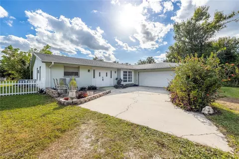 195 Abbey Ln, North Fort Myers, FL 33917