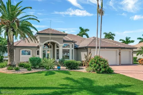 1923 Harbour Cir, Cape Coral, FL 33914