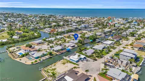 453 Washington Ct, Fort Myers Beach, FL 33931