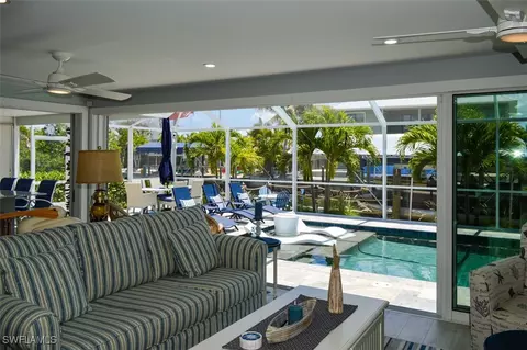370 Washington Ct, Fort Myers Beach, FL 33931