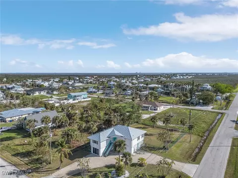 2510 Rose Ave, Saint James City, FL 33956