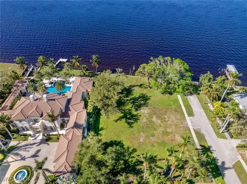 1212 Coconut Dr, Fort Myers, FL 33901
