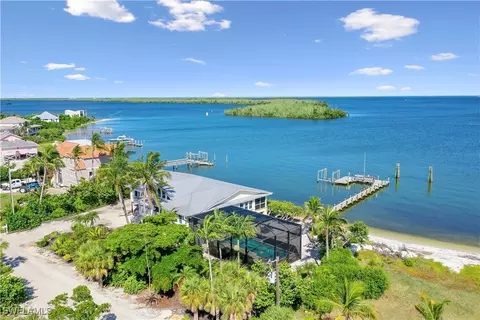 1870 Woodring Rd, Sanibel, FL 33957