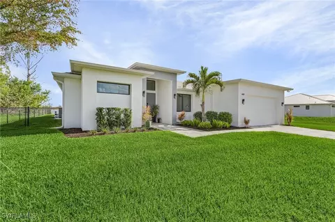 449 SW 18th Ct, Cape Coral, FL 33991