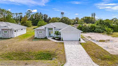 176 Pembroke St, Lehigh Acres, FL 33974