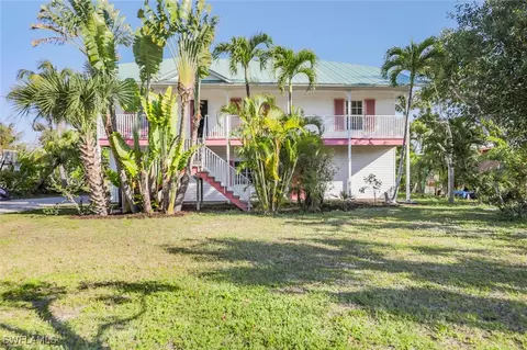 2105 Sunset Cir, Sanibel, FL 33957