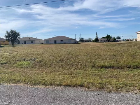 2104 NE 8th Pl, Cape Coral, FL 33909