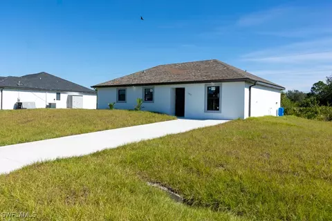 1302 Hibiscus Ave, Lehigh Acres, FL 33972
