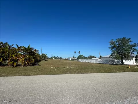 413 SW 2nd Ter, Cape Coral, FL 33991