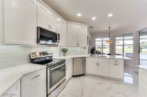 Kitchen - 8585 Fairway Bend Dr, Fort Myers, FL 33967 photo 3 of 4