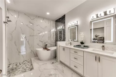Bath - 8585 Fairway Bend Dr, Fort Myers, FL 33967 photo 1 of 2