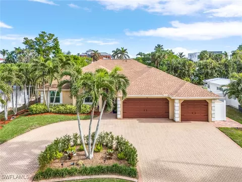 5715 Flamingo Dr, Cape Coral, FL 33904
