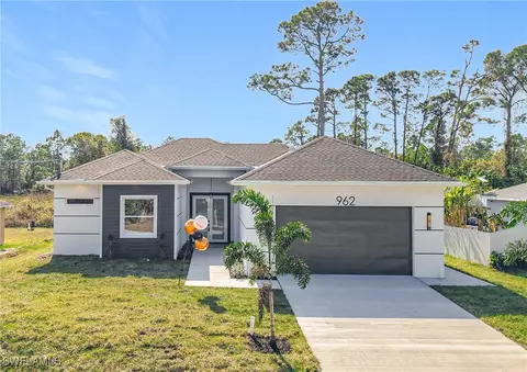962 Iris St E, Lehigh Acres, FL 33974