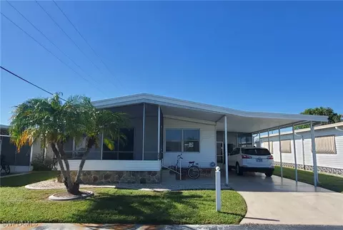 556 Freedom St, North Fort Myers, FL 33917