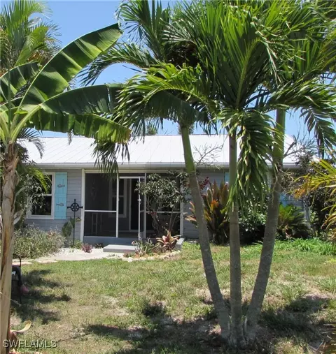 6616 Fuller Dr, Bokeelia, FL 33922