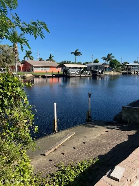 420 Cross St, North Fort Myers, FL 33903