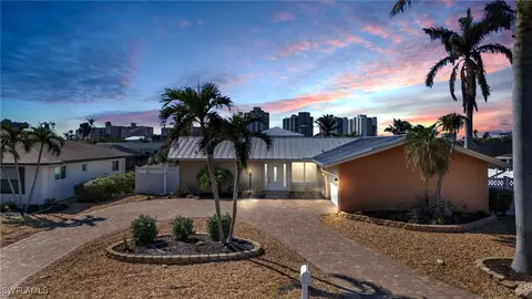 6 Sunview Blvd, Fort Myers Beach, FL 33931