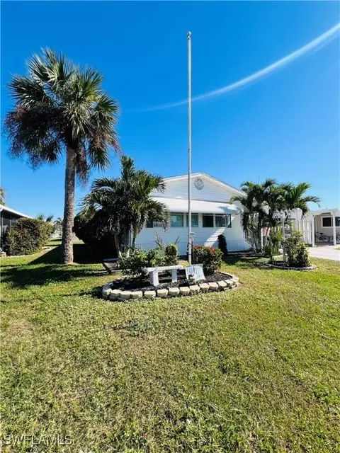27617 Macke Dr, Bonita Springs, FL 34135