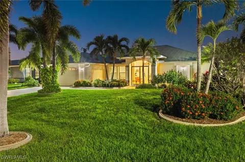 425 SE 22nd Ter, Cape Coral, FL 33990