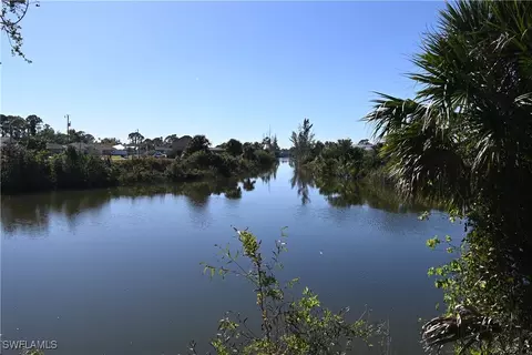1630 NE 37th St, Cape Coral, FL 33909