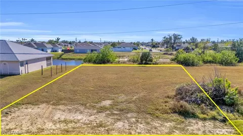 618 NE 12th St, Cape Coral, FL 33909