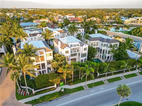 1724 Gulf Shore Blvd N, Naples, FL 34102