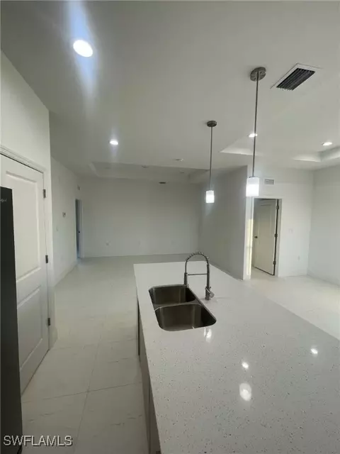 8012 Oakleaf Cir, Labelle, FL 33935 photo 4