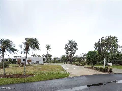 129 Dawn St, Fort Myers, FL 33908